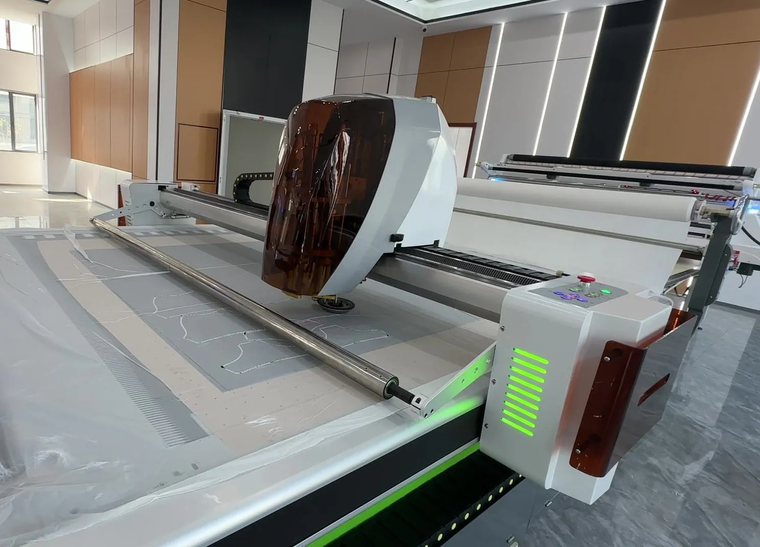 Многослойный раскройный комплекс для раскроя настила ECHOCUT GL