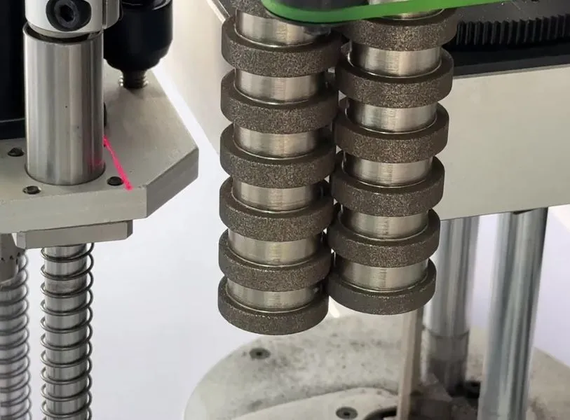 Двухсторонняя бережная заточка рабочего лезвия раскройного комплекса ECHOCUT GL абразивным камнем