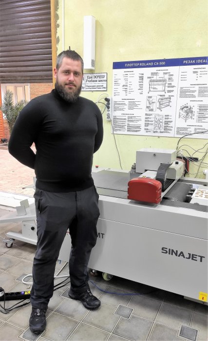 Новый автоматический режущий плоттер SINAJET DF от ТОП ПРИНТ КАТ установлен в Анапе (видео)
