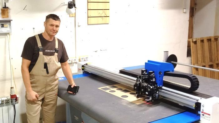 Плоттер режет, мастер творит: ECHOCUT SL освободил руки мастеров «Дубокс» для творчества