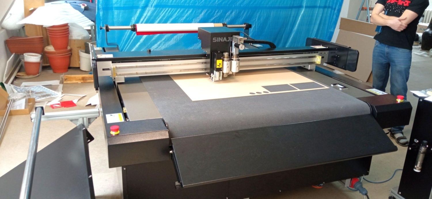 Планшетный плоттер SINAJET DF-0912 MT во Владивостоке в типографии ЗАО «ЛИТ»