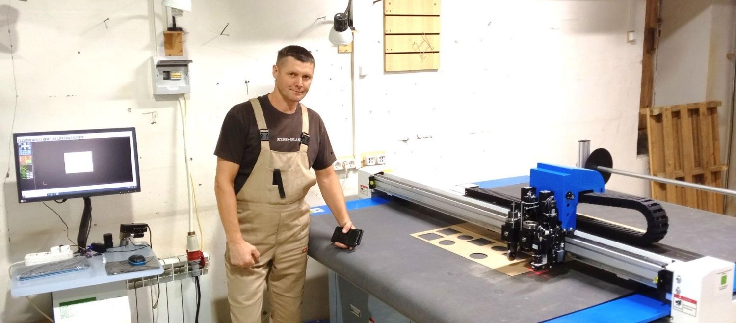 Планшетный плоттер ECHOCUT SL-1316 в мастерской «Дубокс»