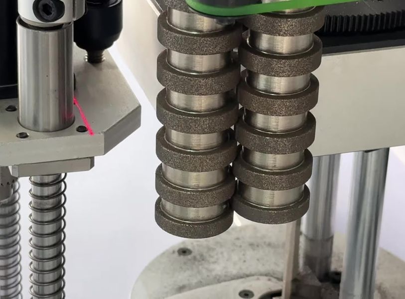 Двухсторонняя бережная заточка рабочего лезвия раскройного комплекса ECHOCUT GL абразивным камнем